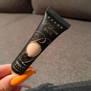 P.louise eyeshadow base in rumour 1